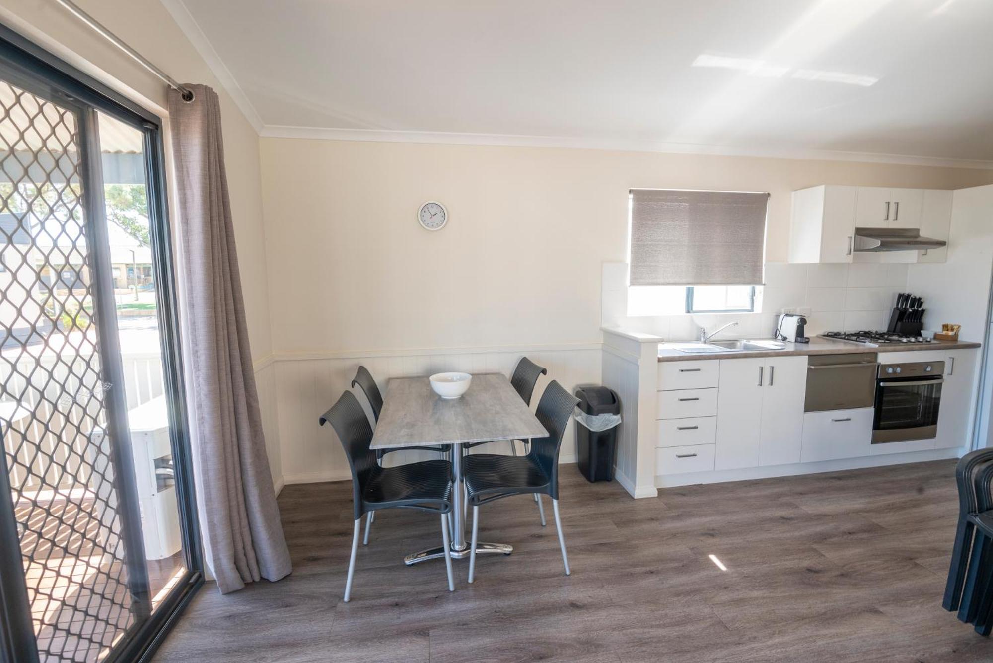 Jurien Bay Tourist Park Hotel Bagian luar foto