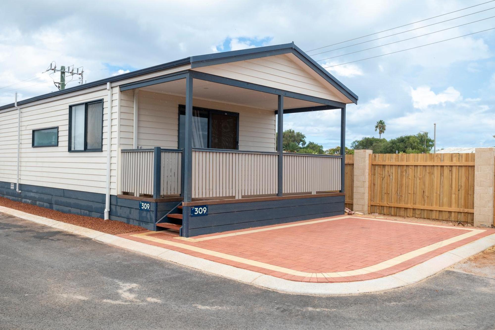 Jurien Bay Tourist Park Hotel Bagian luar foto